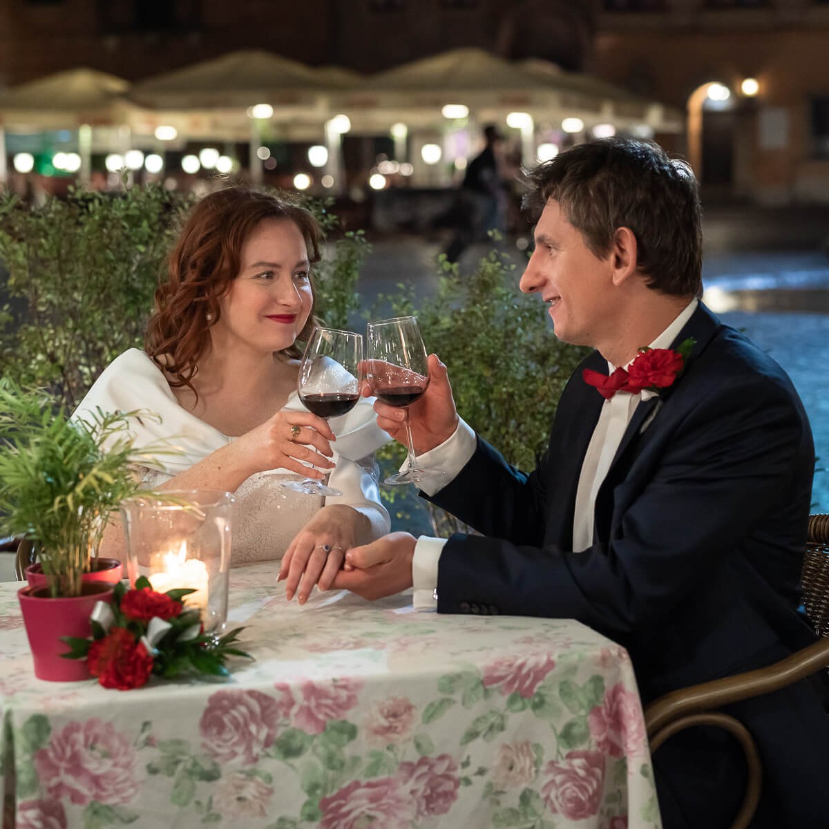 sesja-narzyczenska-na-starowce-wieczorem-w-warszawie