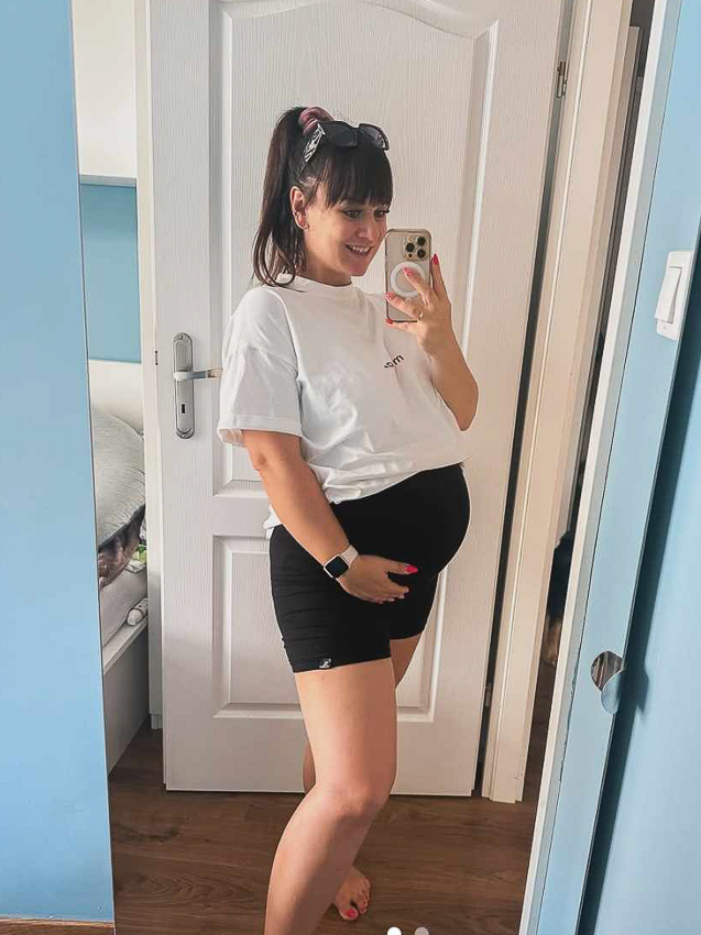 ciazowe-selfie-przed-sesja-jak-nie-robic-zdjec-ciazowych-monika-kaczmarczyk-2