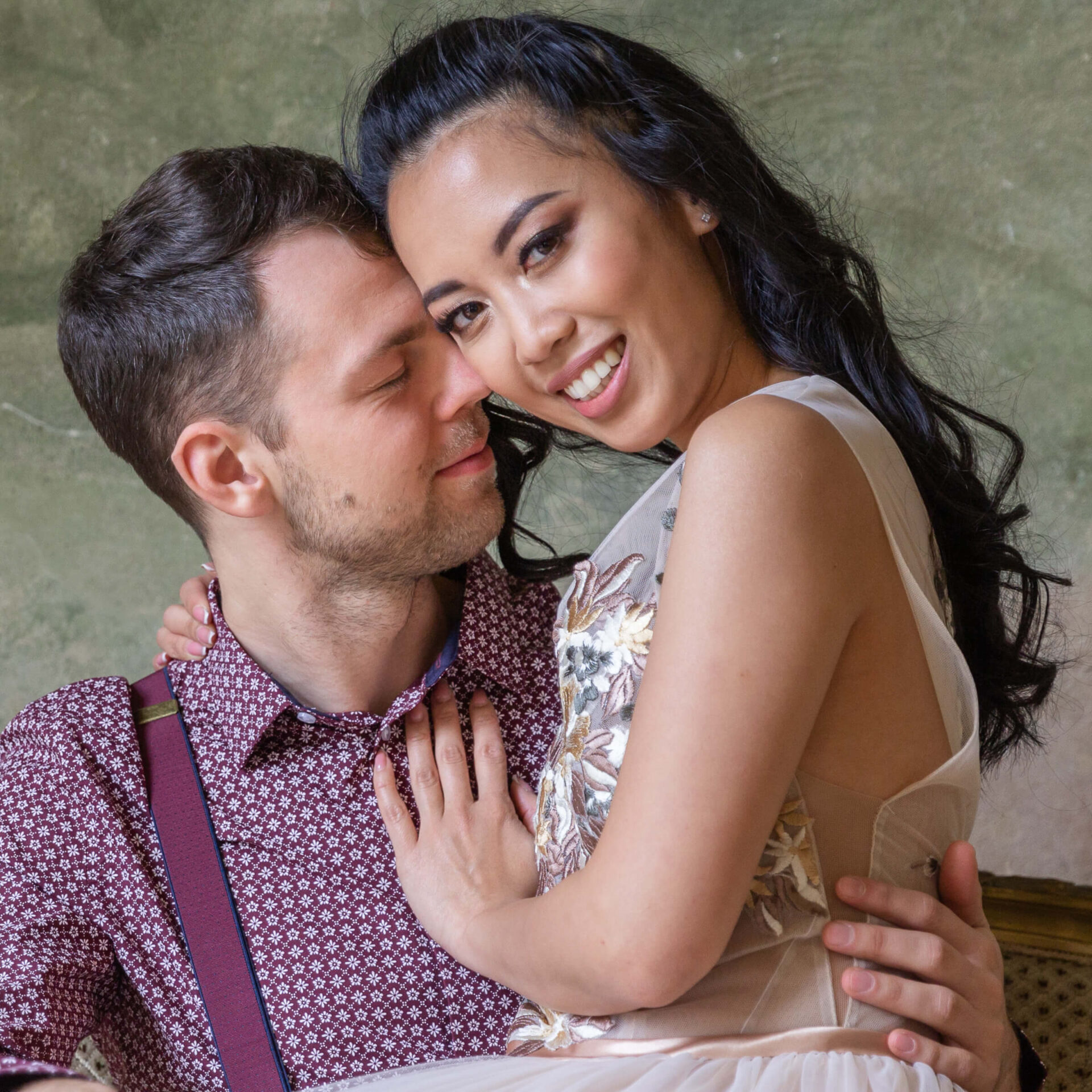 moment ceremonii ślubu w urzędzie naturalna sesja ślubna dla pary Warszawa